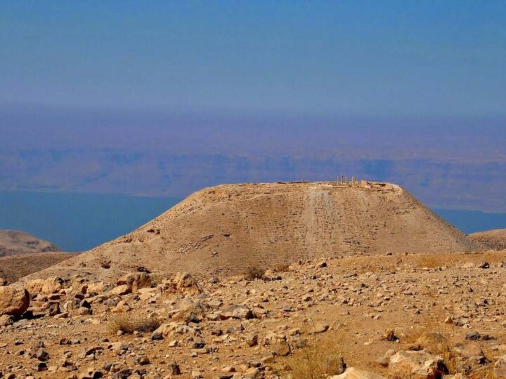 01 Mukawir Mini Circuit - Seen From the Access Road - panoramio